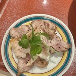 麦と麺助 - 高坂鶏のもも肉、胸肉