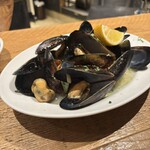 ダブリュー青山 ザ セラーアンドグリル - 