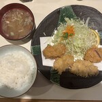 とん太 - 特ヒレかつ定食　上から