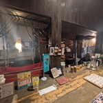旧ヤム邸 - 味わい深い店内。穏やかな時が流れる。