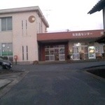 カフェ　マイクアンドシャーリー - 上川立駅の入り口　ここを曲がって入る