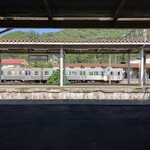 界 津軽 - JR大鰐温泉駅から隣の弘南鉄道・大鰐線の大鰐駅を望む。来年、弘南鉄道・大鰐線が廃止してしまうのが残念です。