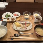 界 津軽 - 圧巻の朝食膳！ご飯は炊き立ての青森県産のお米、はれわたり(一番新しい品種です。)をおひつで提供されました。とっても美味しいです^ - ^♡