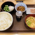 すき家 - 料理写真:「牛まぜのっけ朝食 ごはん並盛り」420円税込み♫