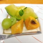 鮨いの上 - デザート　岐阜天下富舞柿　メロン　シャイン　