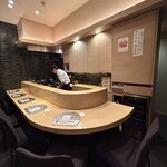 感と間 - カウンターのみの小さなお店　1番照明が明るい特等席へ♡