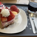 KARIN - いちごのタルトとバニラとラズベリーのソルベにホットコーヒー