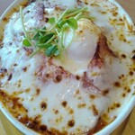 ココペリドライブイン - 半熟卵とミートソースパスタグラタン