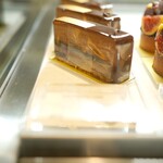 LESS by Gabriele Riva & Kanako Sakakura - 