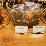 LESS by Gabriele Riva & Kanako Sakakura - 