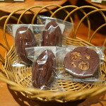 LESS by Gabriele Riva & Kanako Sakakura - 