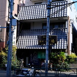 砂場 - 敷居が極端に高くもなく、昨日今日の即席店でもなく、こういったちょうど良い感じの店構えを持つおそば屋がどんどん消えていってるような気がします