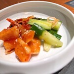 舌與Harami 肉猿 - キムチ盛合せ