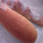 フラッグスベーカリー - コッペパン[120円]と全粒粉くるみパン[200円](外税)