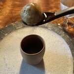 レストラン ナズ - 発酵させた牛蒡と蓮根、里芋で作った揚げニョッキのスプーン上げ