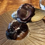 レストラン ナズ - 長野パープルを一枚づつカットして、断面から出たジュース