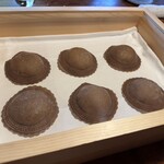 レストラン ナズ - 長野県産の上質などんぐりの粉を使ったパスタをラビオリにして、中には同じく長野県の脂の質の良い猪肉