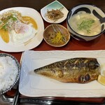ごはんや 竹膳 - 料理写真:じゃんぼ塩サバ定食(塩サバ・豚汁・目玉焼き・サラダ・小鉢2皿・ライス)1,100円
