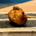 鳥いち - つくね　ここまで挽くのかというほどきめ細かなつくね　黒柚子胡椒が良い仕事