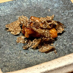 鳥いち - フォアグラの照り焼き トリュフ添え　フォアグラの濃厚さと香ばしさに、トリュフの香りが加わり別格の逸品！