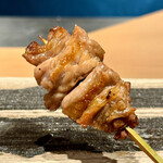 鳥いち - 博多地鶏のせせり　脂がのり美味い　徳島県産すだちを絞りいただく