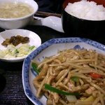 蛮蛮飯店 万里香 - 豚肉の細切り炒め定食（885円）