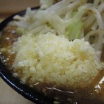 ラーメン二郎 - 【再訪】ニンニクが凄い量!!!