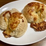 marzi-pan - マーマーレード＆
      　チーズクリームベーグル160円、チーズベーグル130円←カリカリチーズつき