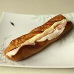 ブーランジェリー セイジアサクラ - 黄金色のバゲットジャンボンブール