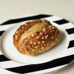 ブーランジェリー セイジアサクラ - 和栗あんぱん