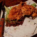 炭火焼きと創作酒肴 粋 - ジャンボ地鶏の自家製香味唐揚げ
