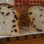 ブーランジェリー セイジアサクラ - ぶどう食パン