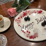 虎峰 - お誕生日プレートと、お店からいただいたお花