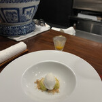 虎峰 - 無花果とココナッツアイス（マンゴーソースがけ）