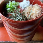 海潮路 - 薬味と割子そば３枚