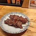 大衆スタンド神田屋 池袋西口店 - タンとカシラ串(塩)