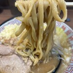麺屋 神工 - この麺が最高に美味い！　次回は麺量普通にしてヤサイ減らして麺を満喫したい。