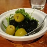 清瀬ダイニング - アンチョビオリーブとブラックオリーブの盛合せ