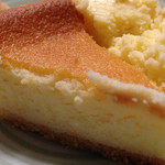 Morozoff - 【期間限定】デンマーククリームチーズケーキ＆チーズケーキ（パルミジャーノ・レッジャーノ）のハーフ
