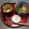和食しゃぶしゃぶ かごの屋 - 小ぶり炙り鶏の親子丼と選べる麺セット