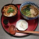 和食しゃぶしゃぶ かごの屋 - 小ぶり炙り鶏の親子丼と選べる麺セット