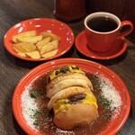 THE GRABBER hamburger pub - 【Louis 3st Anniversary】 『RED CARPET DOUBLE CHEESE BURGER¥3,300』 『HOT COFFEE¥495』