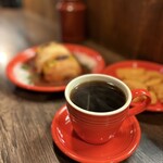 THE GRABBER hamburger pub - 【Louis 3st Anniversary】 『RED CARPET DOUBLE CHEESE BURGER¥3,300』 『HOT COFFEE¥495』