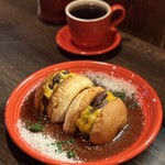 THE GRABBER hamburger pub - 【Louis 3st Anniversary】 『RED CARPET DOUBLE CHEESE BURGER¥3,300』 『HOT COFFEE¥495』