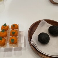 スリオラ - スナック／パプリカソースのスナックとオリーブオイルの揚げパン