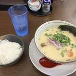 鶏白湯ラーメン 一ノ瀬 - 鶏白湯やわ+サービスライス