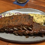 Tommy Bahama Restaurant, Bar & Store - 