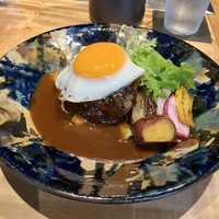 グリル ア ターブル - オリーブ牛鉄板焼ハンバーグ　焼き野菜添え