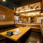 でらうま - テーブル席