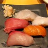 スシとおでんほたる - 本日の寿司5点盛り（真鯛、つぶ貝、赤身、サーモン、ブリ）